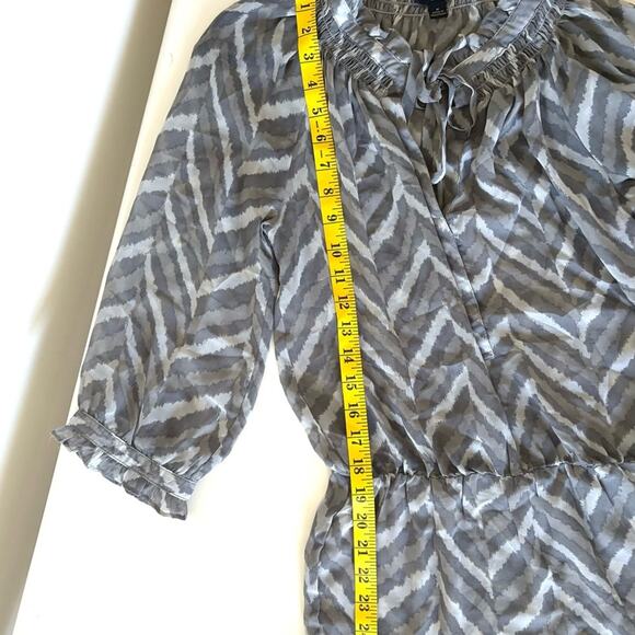 Banana Republic Gray Chevron Sheer Peplum Blouse, 3/4 sleeves, Woman's Size M - Picture 9 of 9